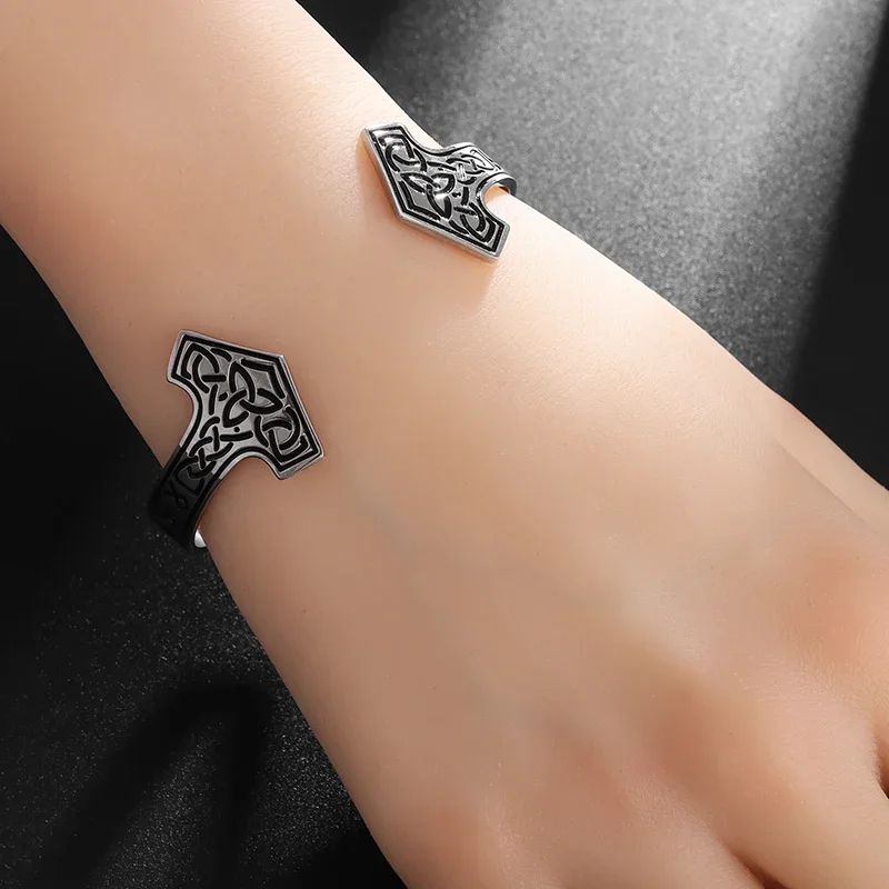 Скандинавская мифология кельтский троический узел Руна Молот Тора Открытый