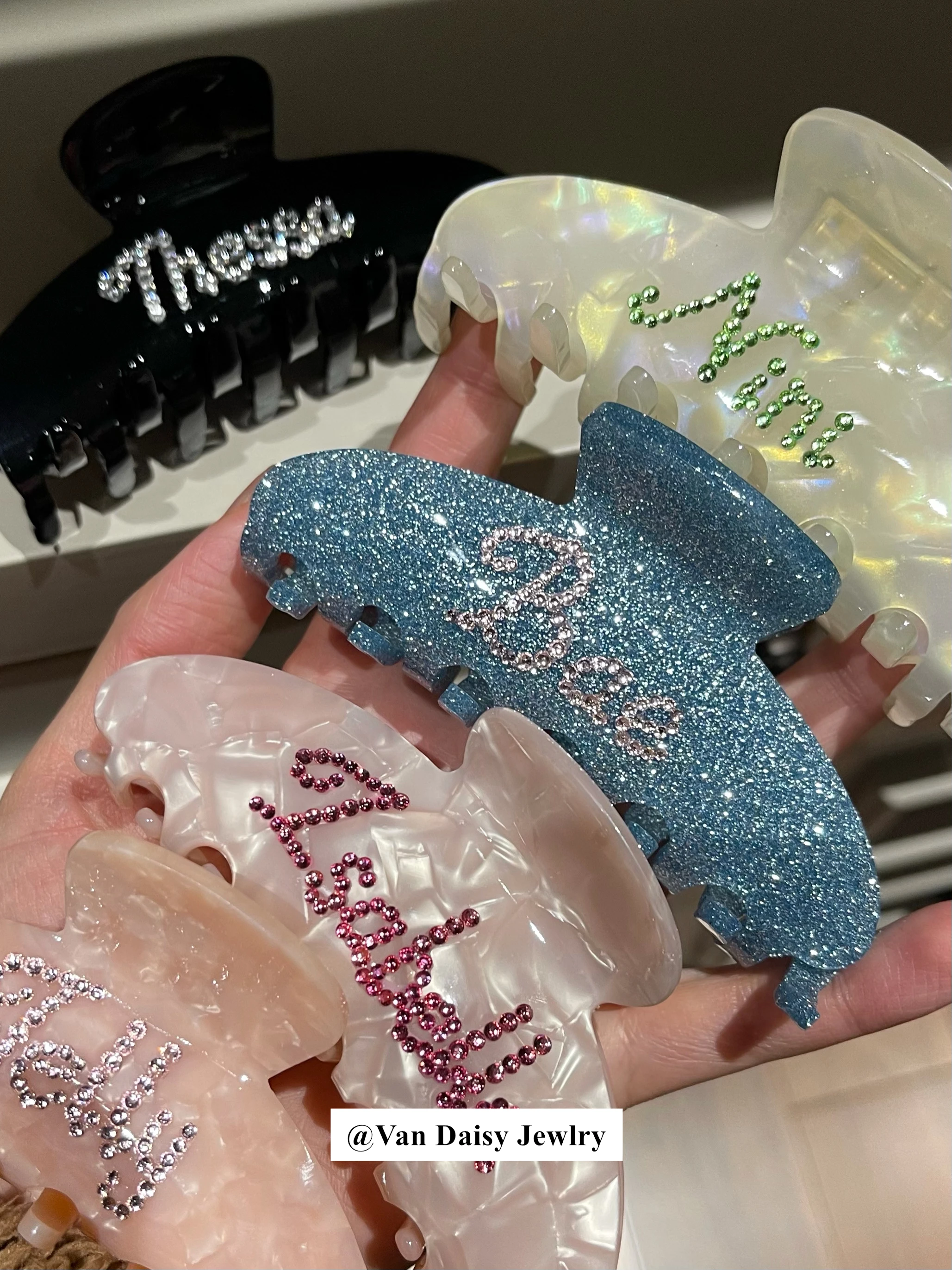 Рисунок 4 - Женские заколки для волос из ацетата