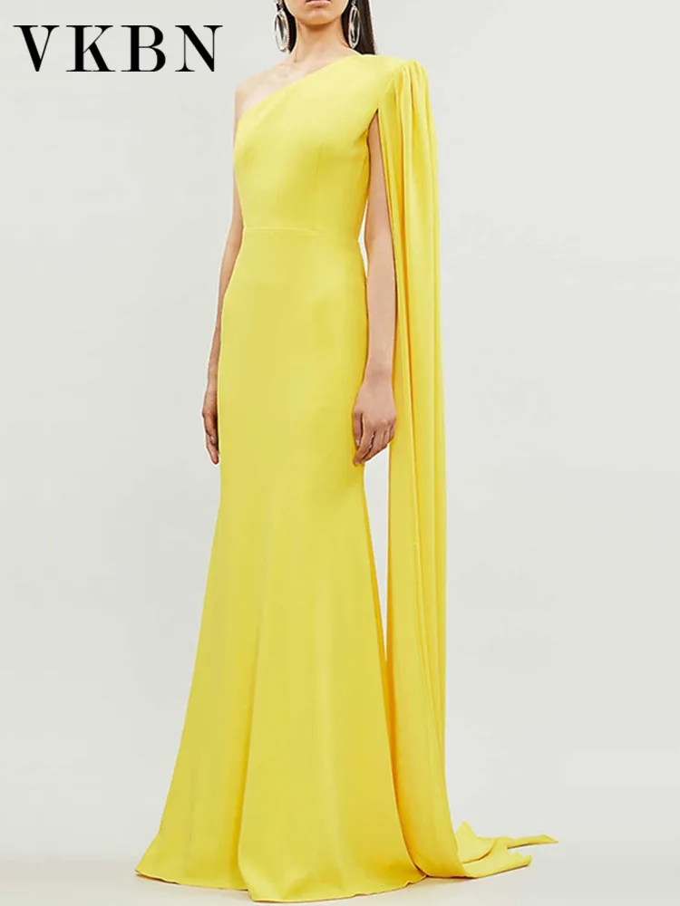

VKBN Party Evening Dress Women 2023 One Shoulder Casual Diagonal Collar Yellow Banquet Folds Wedding Dresses for Female
