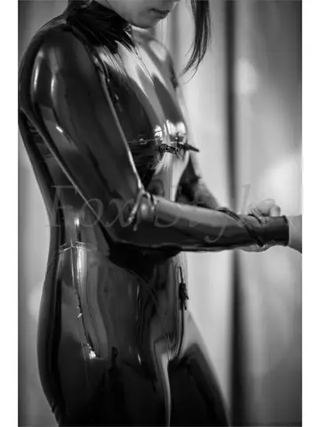 Емізік пирсингтерінің фотосуреттерін қараңыз