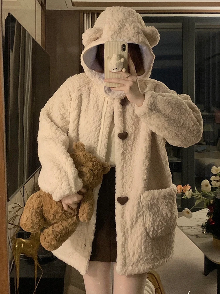 Sweet Preppy Love Button Hood Медвежьи уши Верхняя одежда из овечьей шерсти Женская зимняя