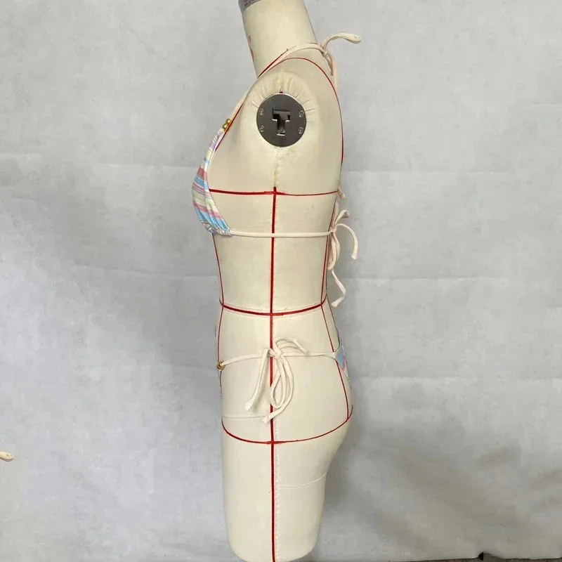 Женский раздельный купальник с лямкой на шее и высокой талией