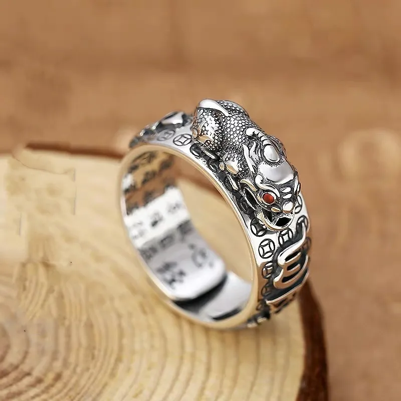 Мужские и женские кольца серебряные маленькие золотистые |