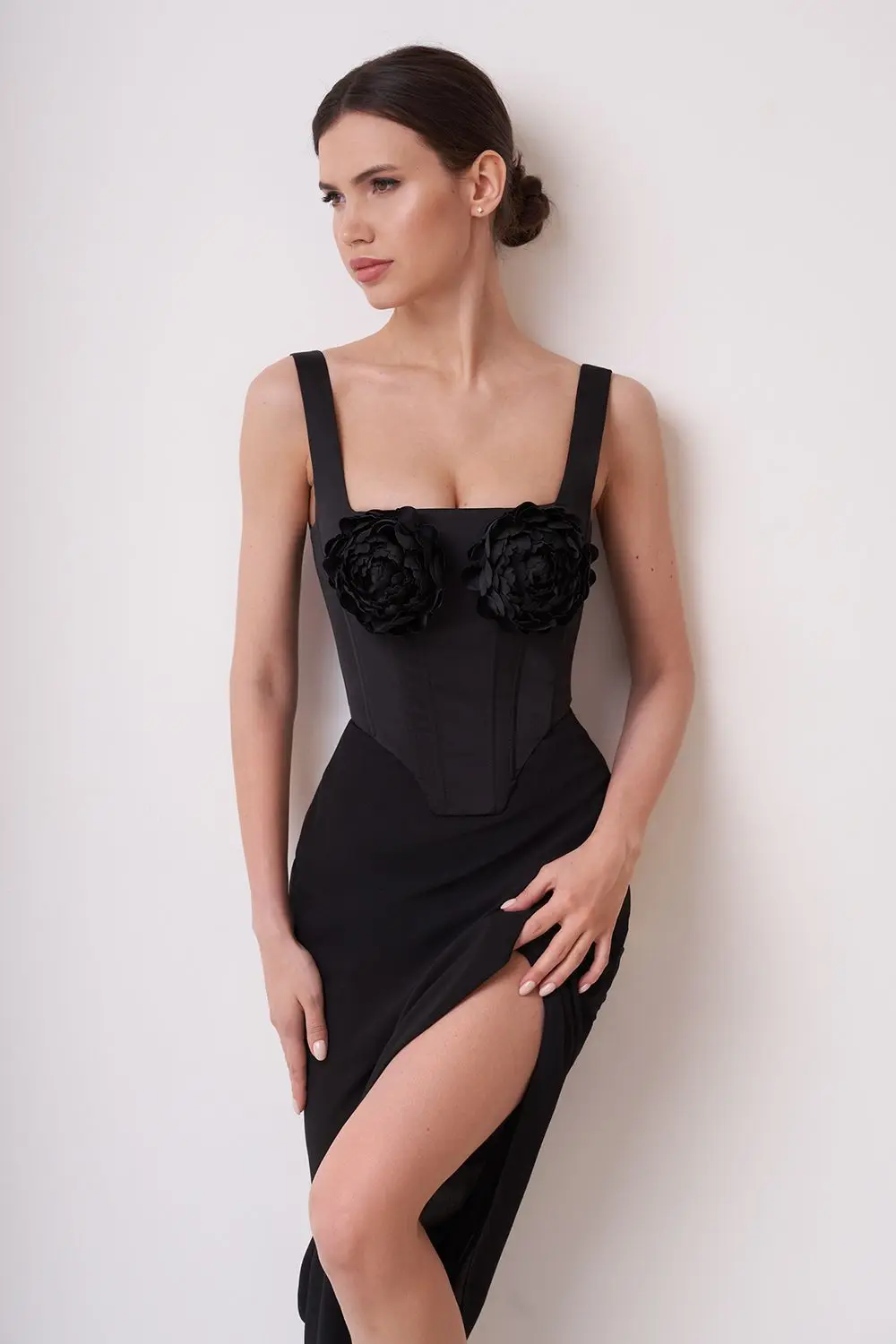 Женское трикотажное платье с квадратным вырезом и открытой спиной