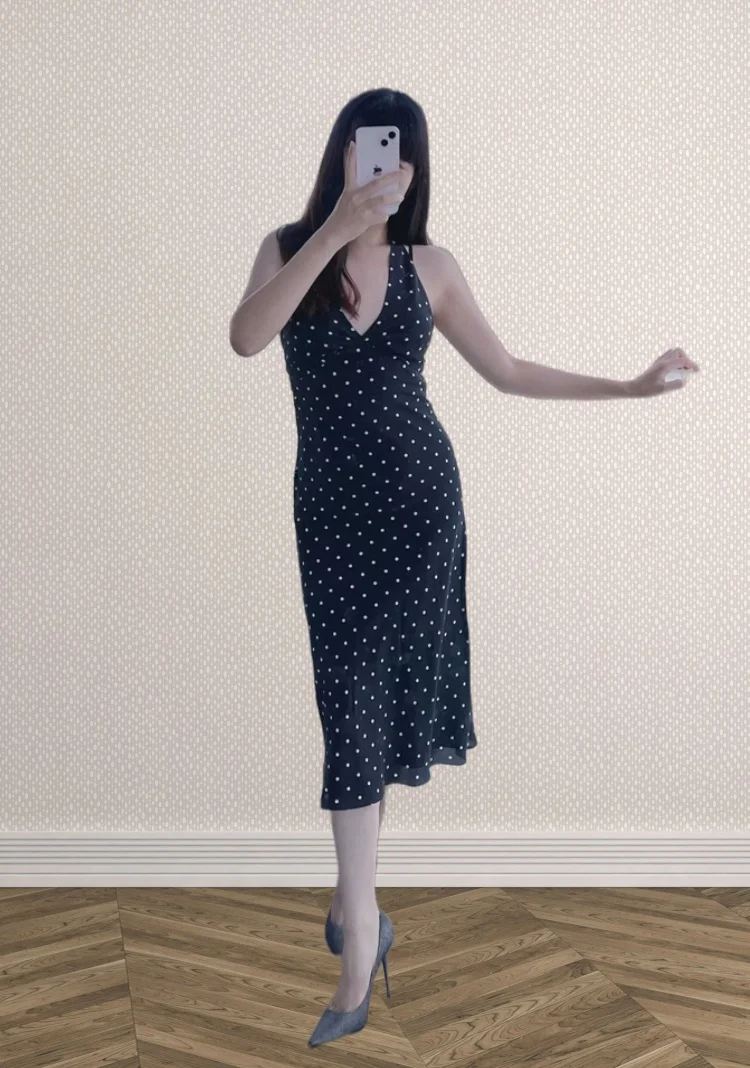 Женское платье с глубоким V-образным вырезом 100% шелковое лямкой на шее летняя