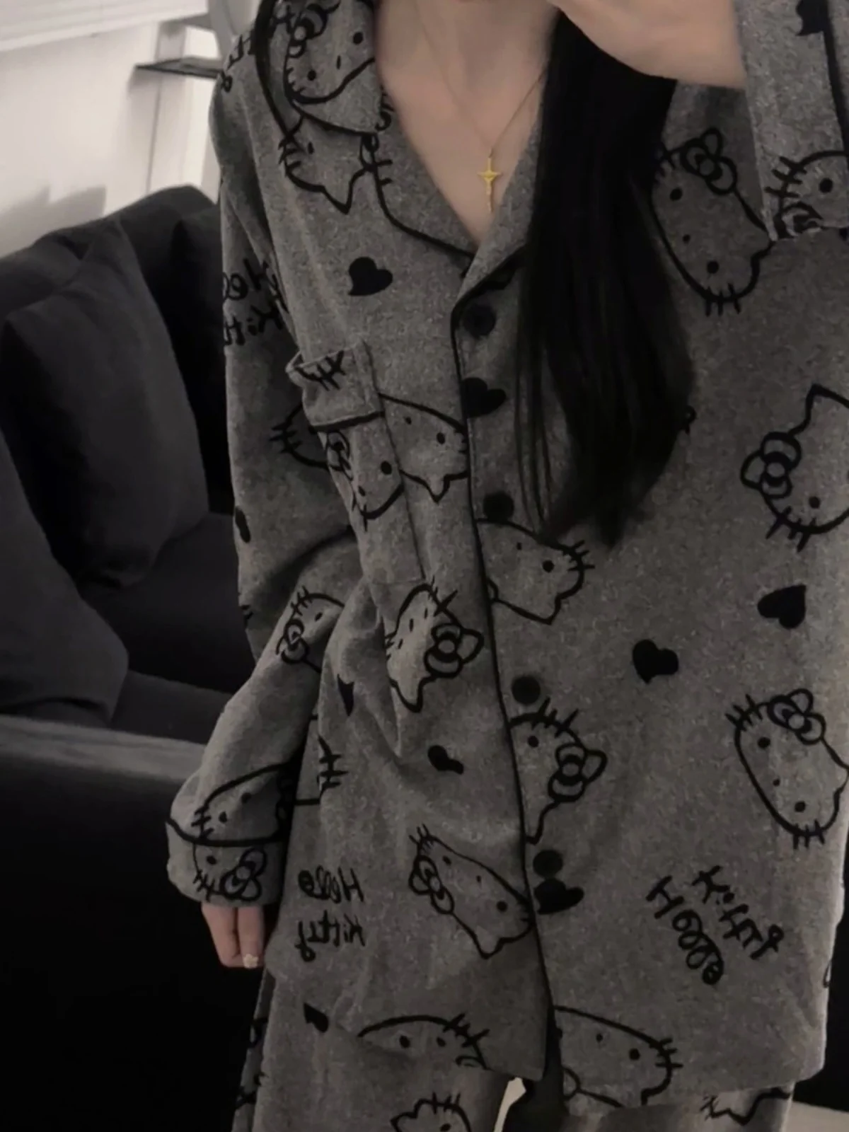 Japan fashion GP Autumn and Winter Black Gray Hellokit Pajamas Women Dralon Cartoon Comfortable Warm Velvet Home Wear