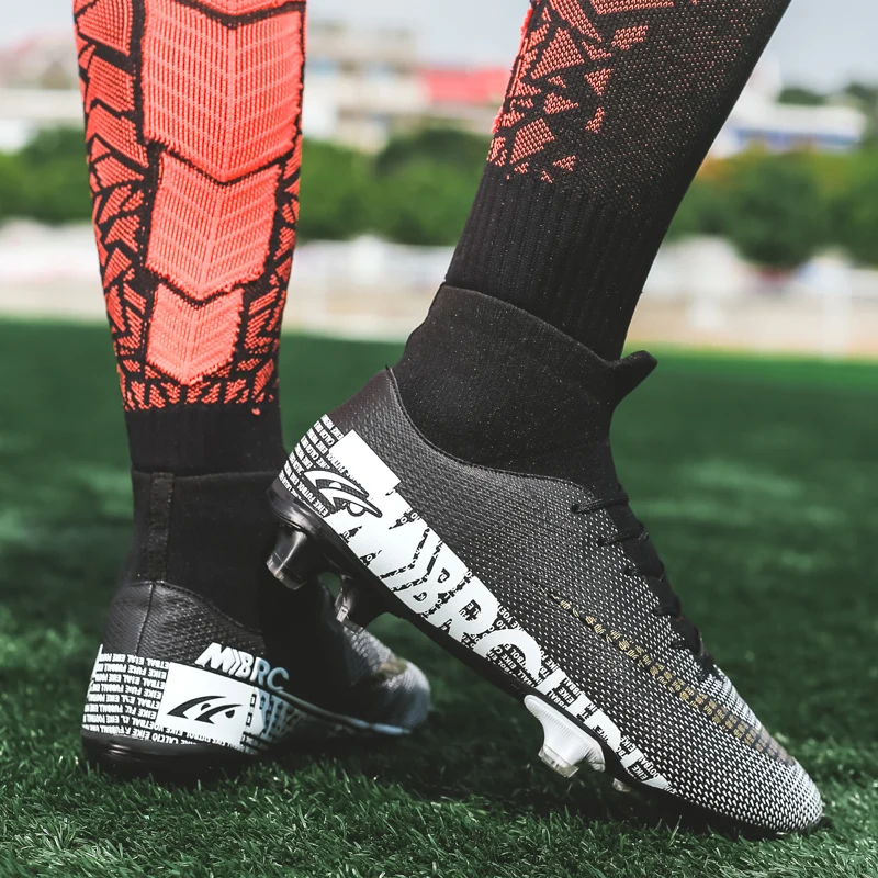 Сверхлегкие высокие футбольные бутсы уличные Нескользящие с длинными шипами для