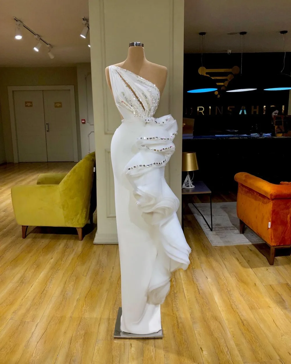

Luxurious White Off Shoulder Satin Evening Dress Crinkled Ruffle Sequin Crystal Evening Dress Sleeveless Lace Party Dress Vestid