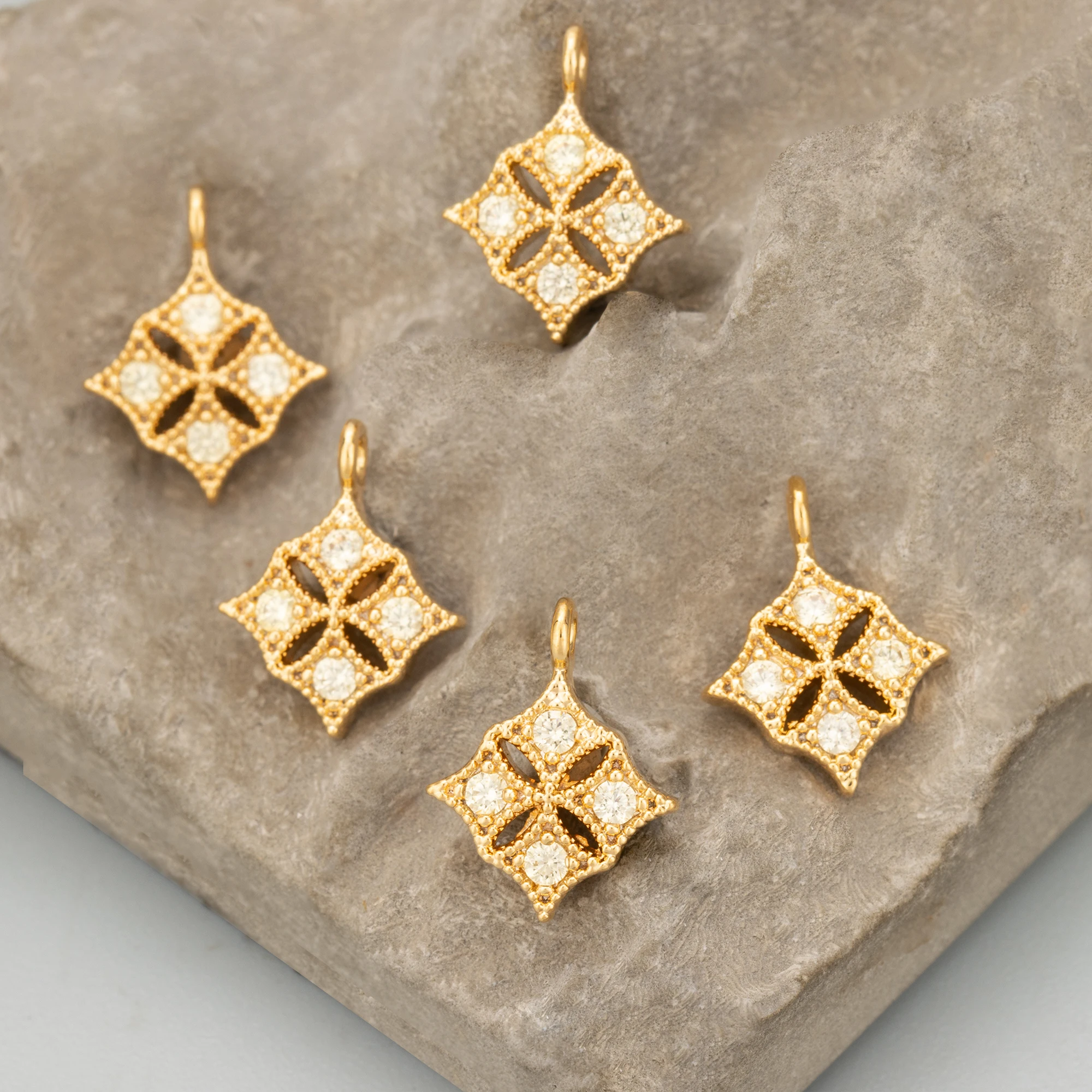 Подвески из меди и фианита с родиевым покрытием 6 шт