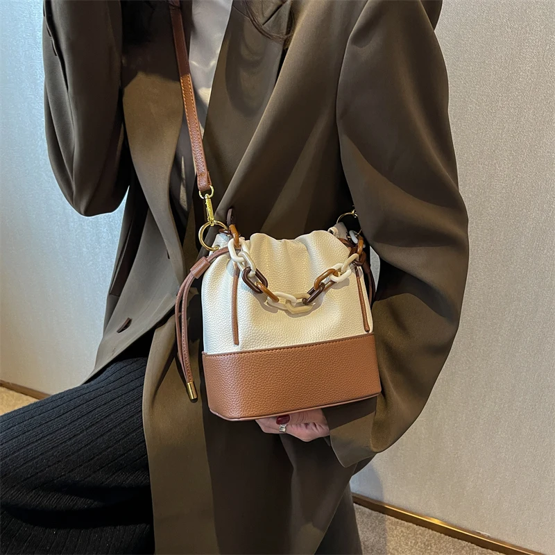

New Ladies Panelled Messenger Bag Autumn Winter Female Design Chain Bucket Bags Trendy Chic Handbags