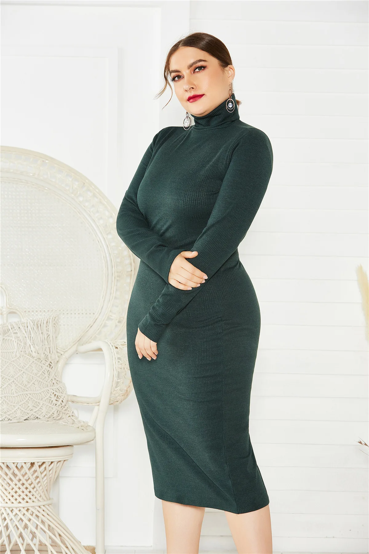 Рисунок 5 - Однотонная юбка с длинным рукавом