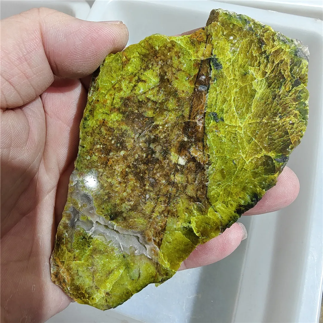 

Зеленые опаловые кристаллы для медитации