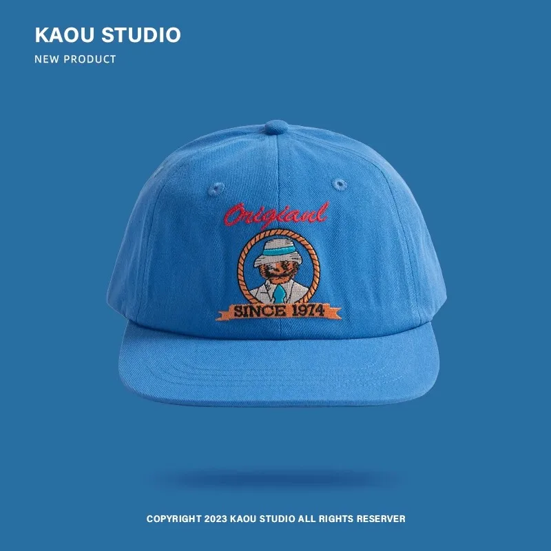 Кепка-бейсболка с плоским козырьком и вышивкой