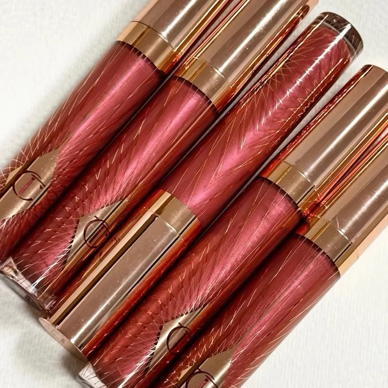 Фото Тональный крем Charlotte Tilbury с гиалуроновой кислотой, средней степени покрытия, с коллагеном, блеск для губ с эффектом увеличения объема и сияния, в коробке №3