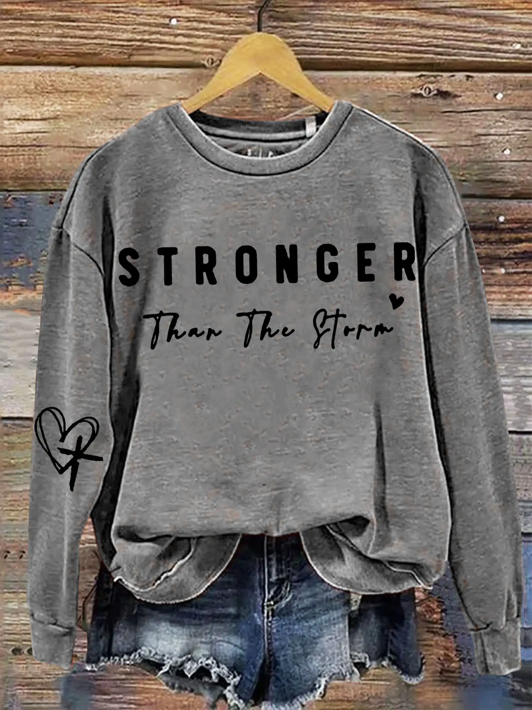 Женская хлопковая толстовка с длинным рукавом и принтом надписи крепче чем сорм