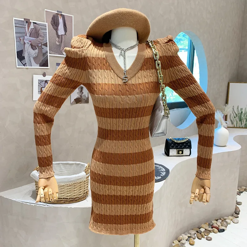 

Женское трикотажное платье в полоску, облегающее платье с запахом, V-образным вырезом и длинным рукавом-фонариком, зима 2022