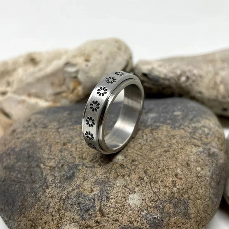 

Rotatable Decompress Ring For Women Small Flower Minimalist Wild Creative Jewelry 2022 Gift To Friends Anillos Mujer Bague
