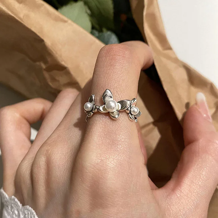 

New Trend Vintage Silver Color Flower Pearl Finger Rings For Women Fashion Jewelry Gift Wedding Accessories 2022