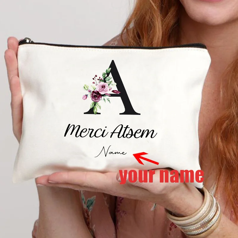 Косметичка с цветочными буквами на заказ подарок выпускной для учителей пенал