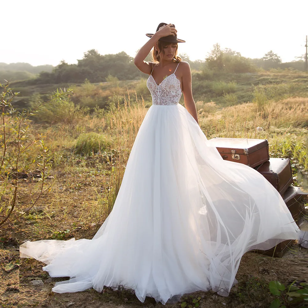 

Spaghetti Straps A Line Wedding Dresses 2022 Appliques Backless V-Neck Bridal Gown Court Train Robe De Mariée Soft Tulle Boho