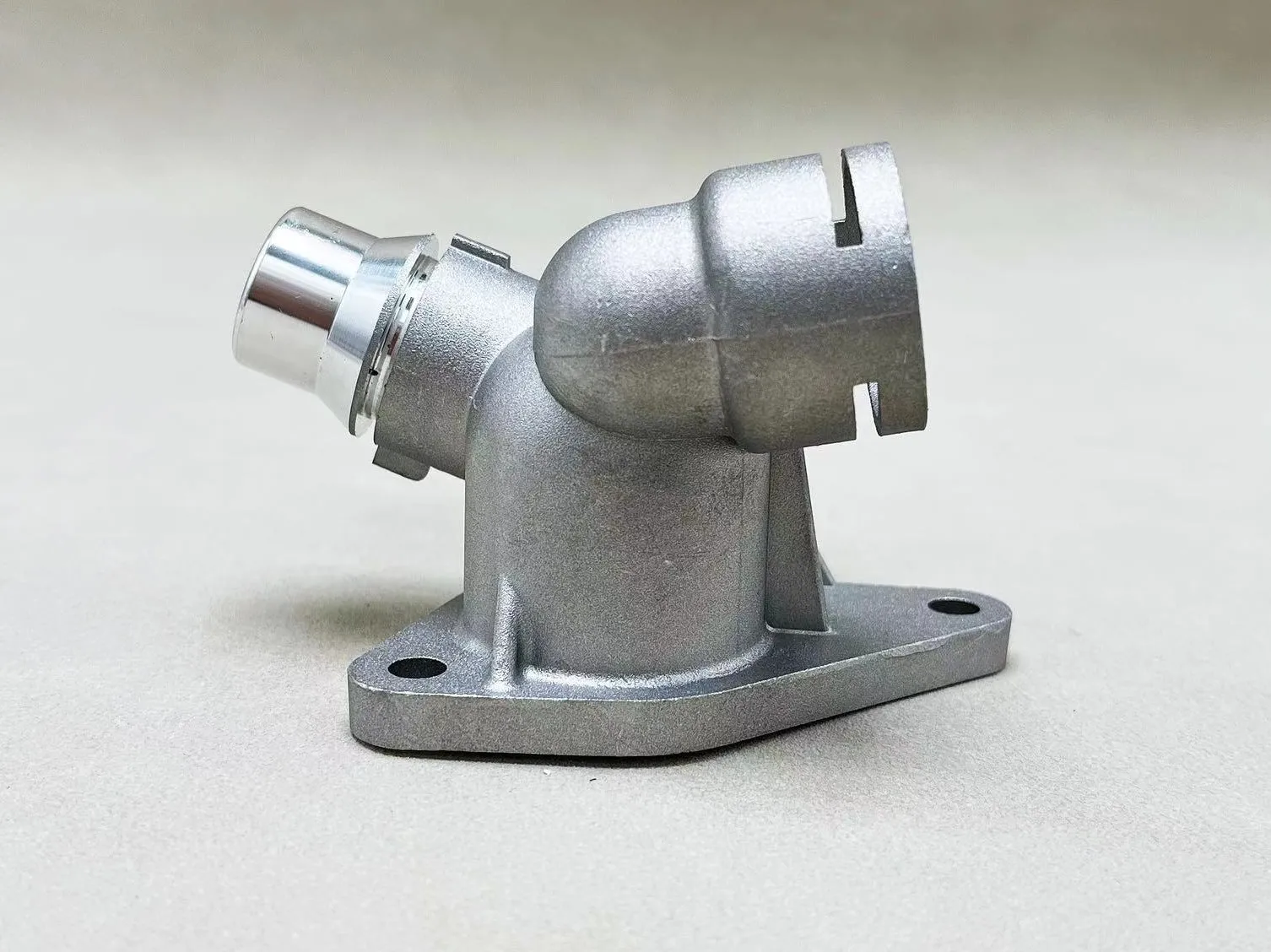 06B 121 133 D соединитель шланга для охлаждения воды фланец 06B121133D Audi A4 Quattro 18T 2002 2003 2004