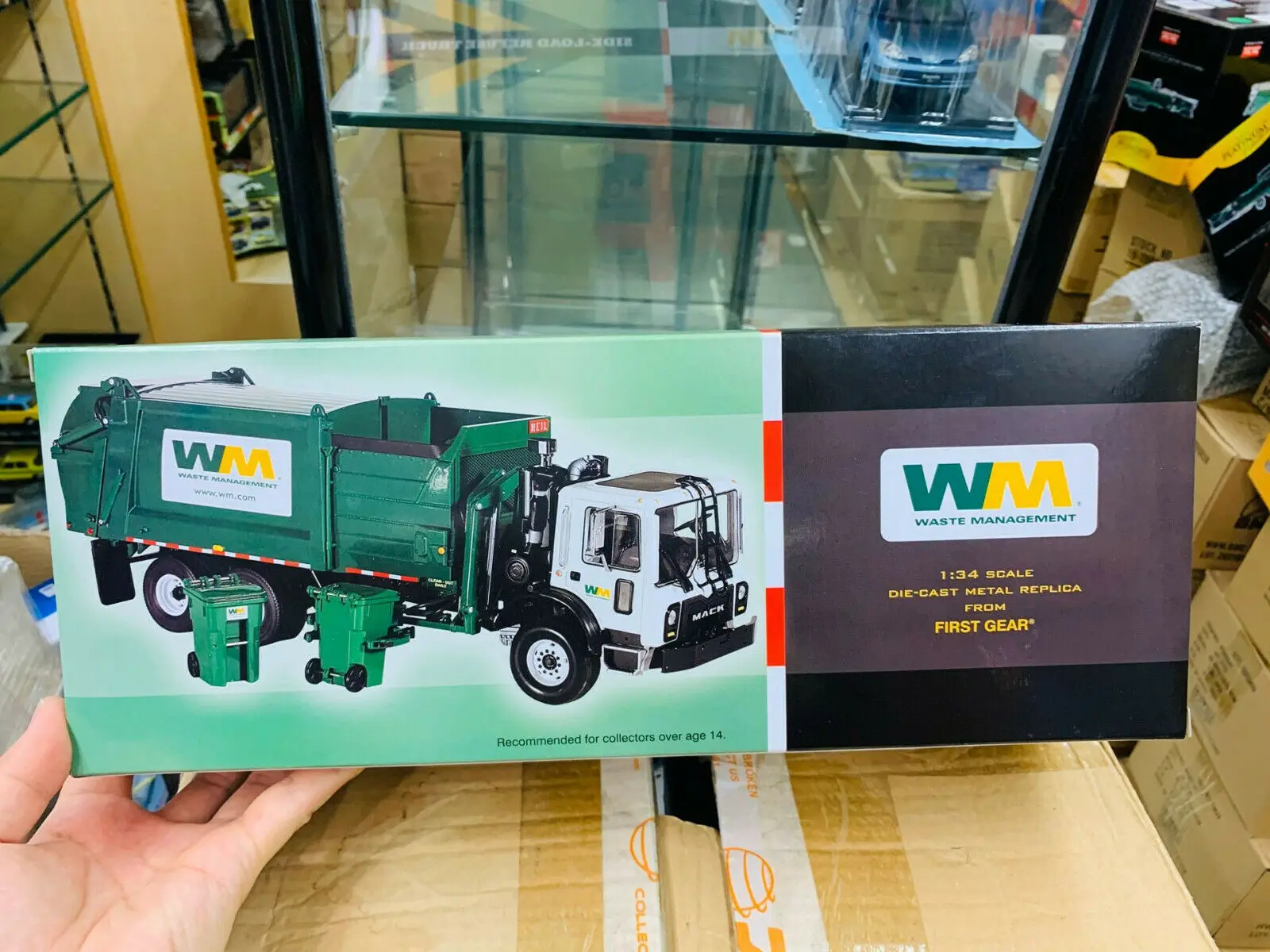 RARE First Gear Waste Management Side Load Refuse Truck 1:34 Scale DieCast Model images - 6