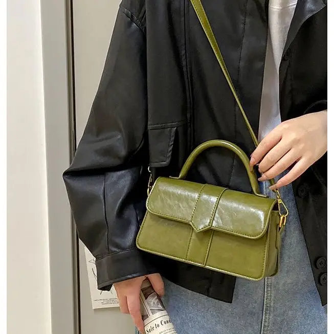 Senior Sense of Niche Design Bag Female 2022 New Autumn and Winter Shoulder Crossbody Bag Retro Joker Portable Small Bag.