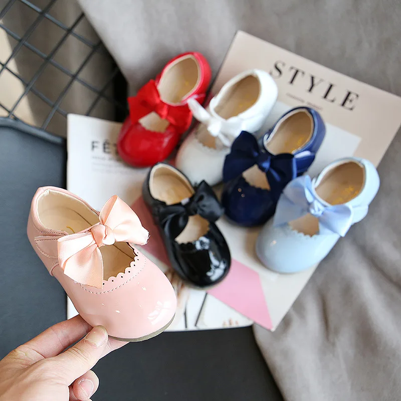 

2022 Baby Shoes Girl Casual Sneakers Korean Bow Princess Leather Shoes Soft Sole Crib Children's Toddler Sandals Flat Sneaker