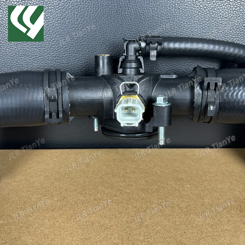 LR 036058 Соединительная труба для дизельной воды выходная Range Rover Administrative Sport 4.4