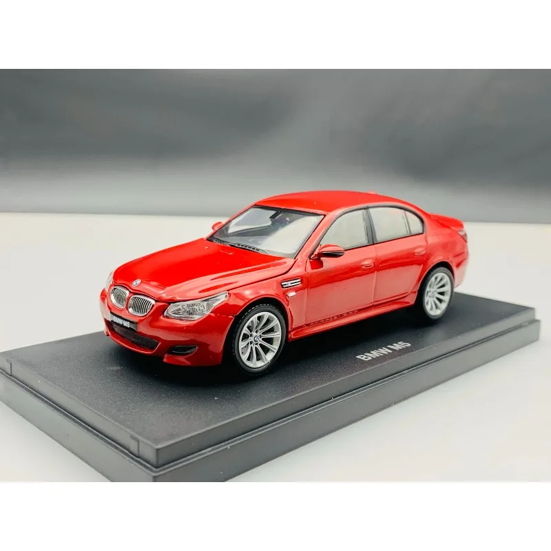 Фото Модель автомобиля KYOSHO M5 E60 из литого металла, масштаб 1:43 №3