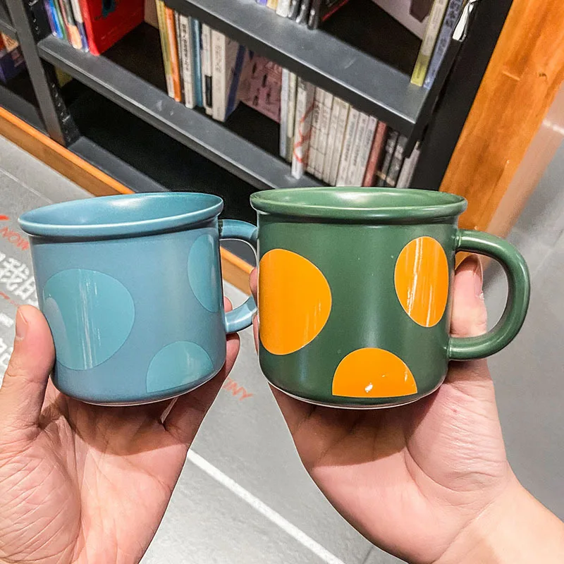 

Милые кофейные кружки в горошек 350 мл, кружка для молока, керамическая креативная кружка для сока и воды, товары для дома, чашка для пар, празд...