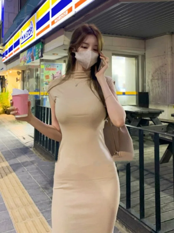 Женское платье с коротким рукавом однотонное облегающее длинное поясом и