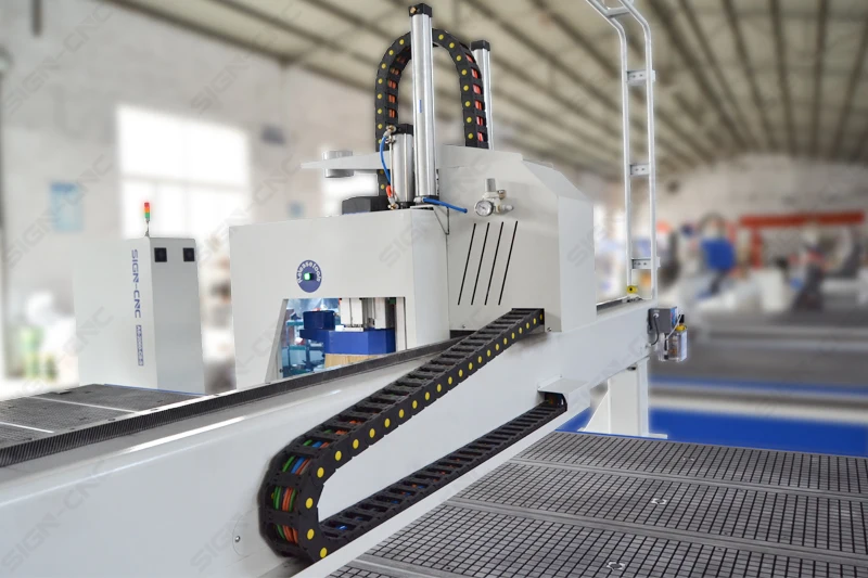 Цена по прейскуранту завода-изготовителя 3-осевая деревообрабатывающая режущая