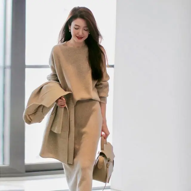 

2022 Women's Autumn Winter New 2 Piece Sets Female O-neck Sweater Pullover Tops + High Waist Skirts Ladies Knitted Suits D462