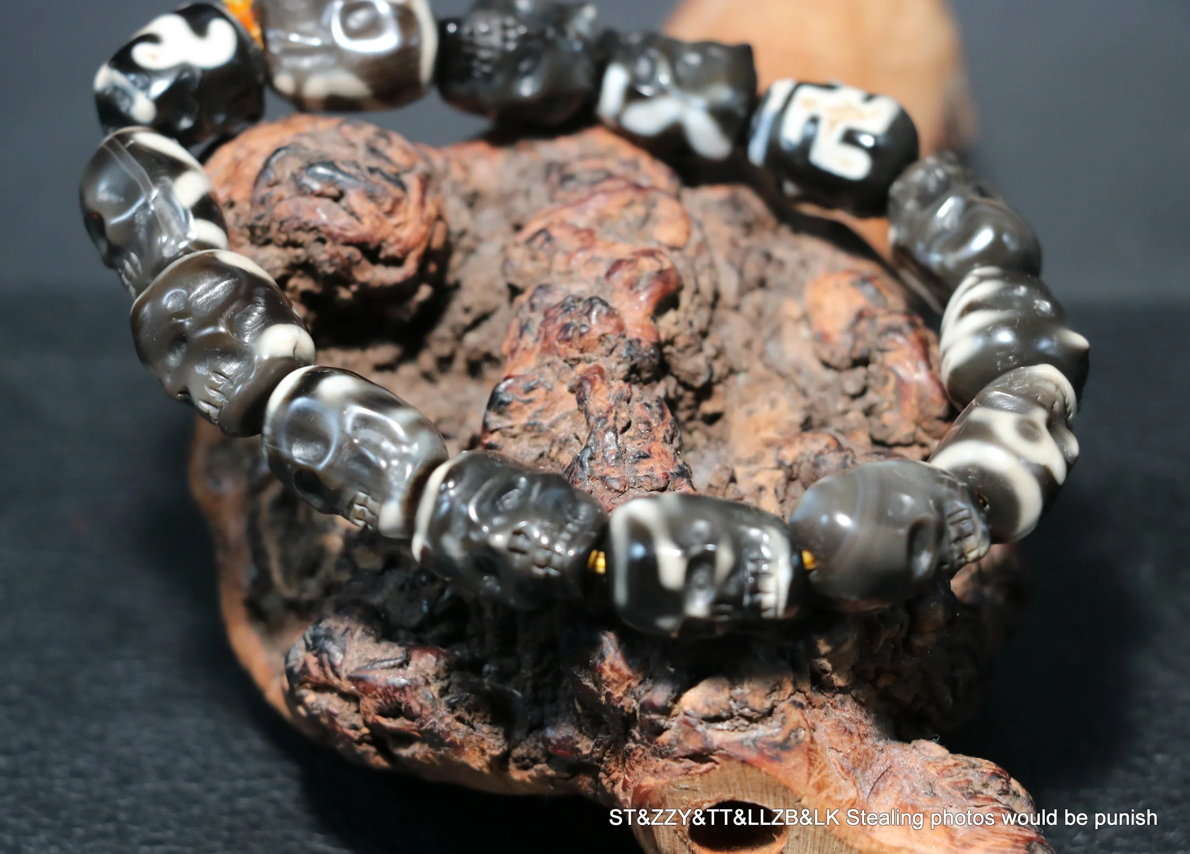 

Collectible LKbrother Sauces Ultra Energy Tibetan Old Agate SKull Skelecton dZi Bead Bracelet Bangle Amulet M06D15A02