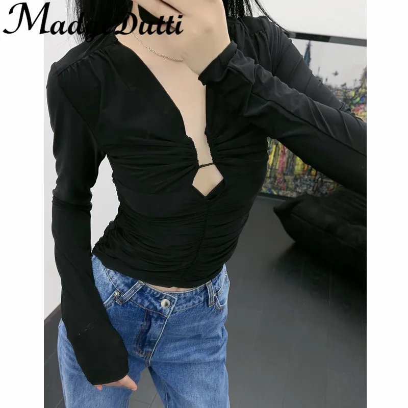 

Женская блузка с длинным рукавом, глубоким V-образным вырезом и рюшами