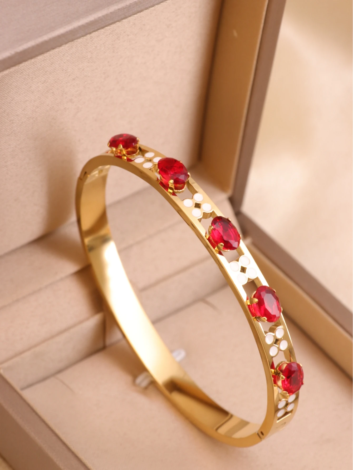 Модный женский браслет из титановой стали