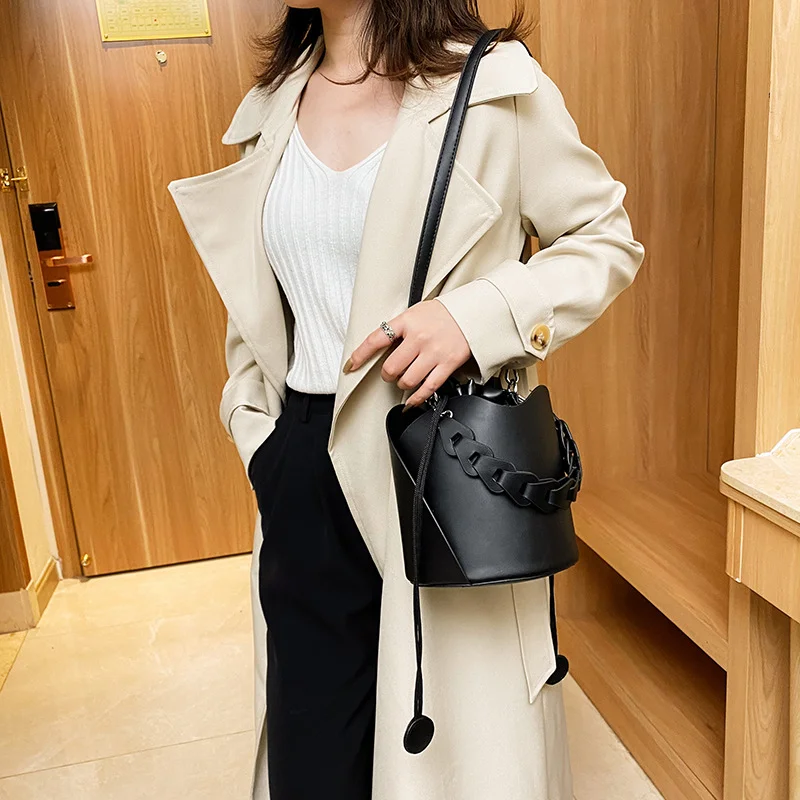 Niche Design Women's New Tide Everything Retro Bucket Bag Single Shoulder Crossbody Bag