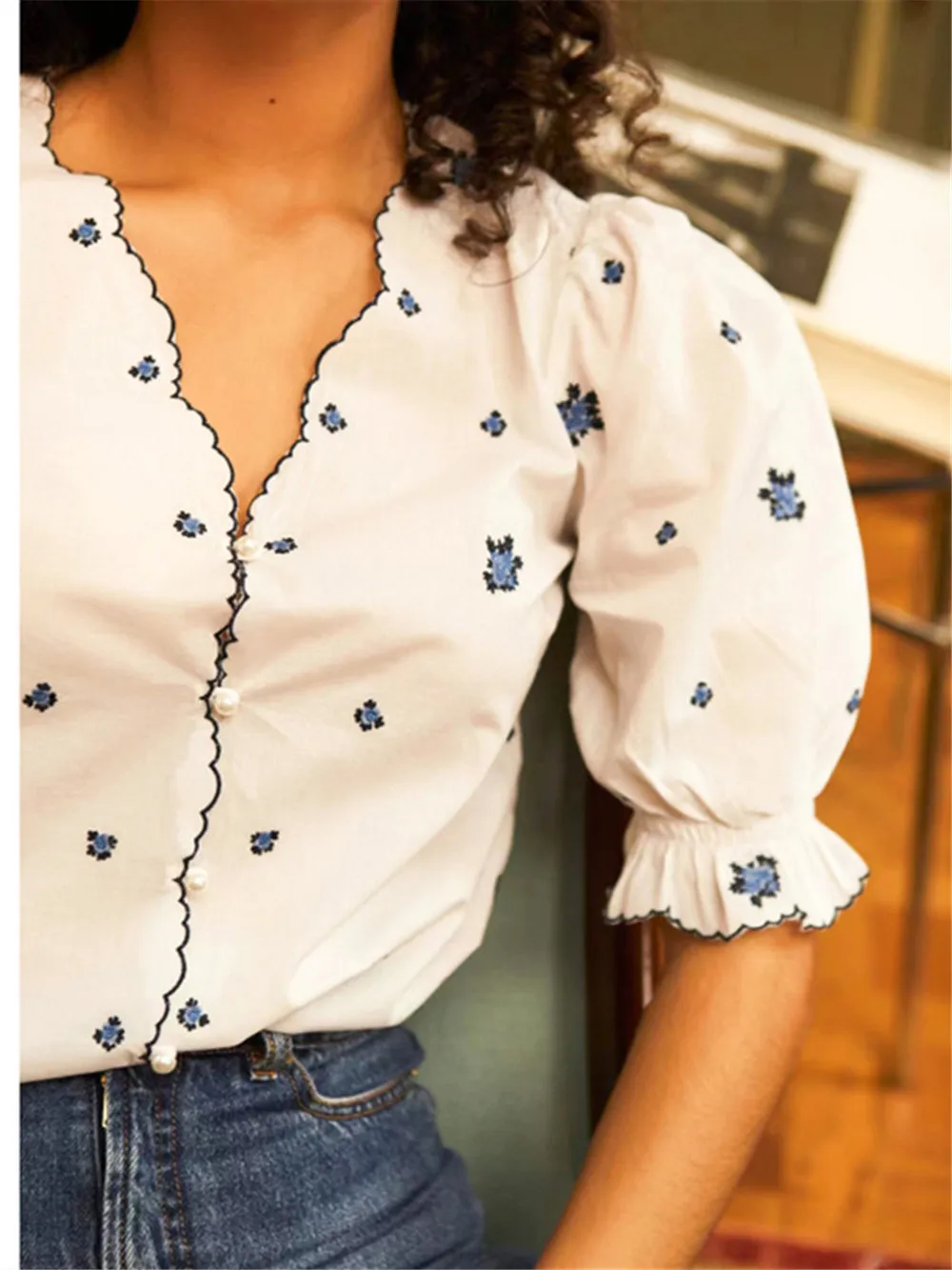 

Женская блузка с цветочной вышивкой, V-образным вырезом и коротким рукавом с буфами, элегантная однобортная рубашка, топ, Новинка лета 2022