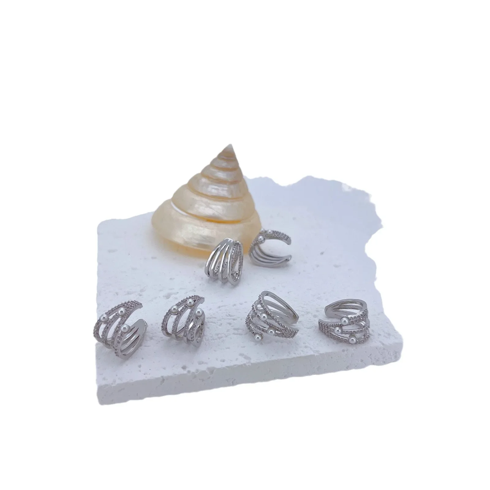 Элегантные серьги-клипсы с медным жемчугом и инкрустацией из циркония для женщин