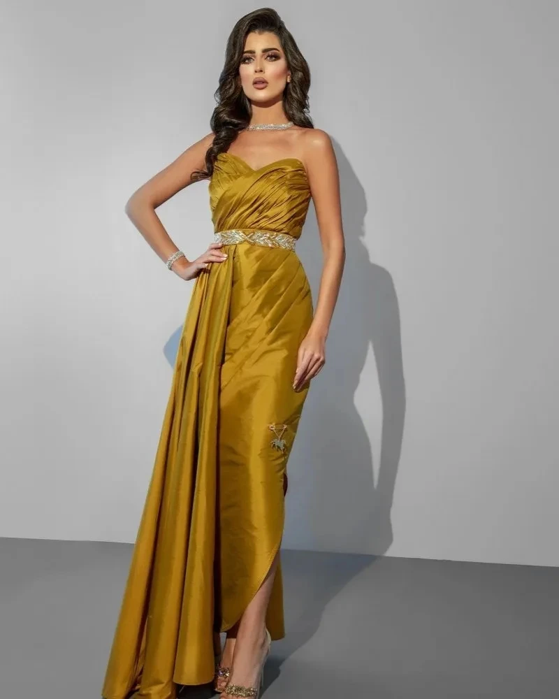 Женское атласное платье-Русалка с поясом без бретелек