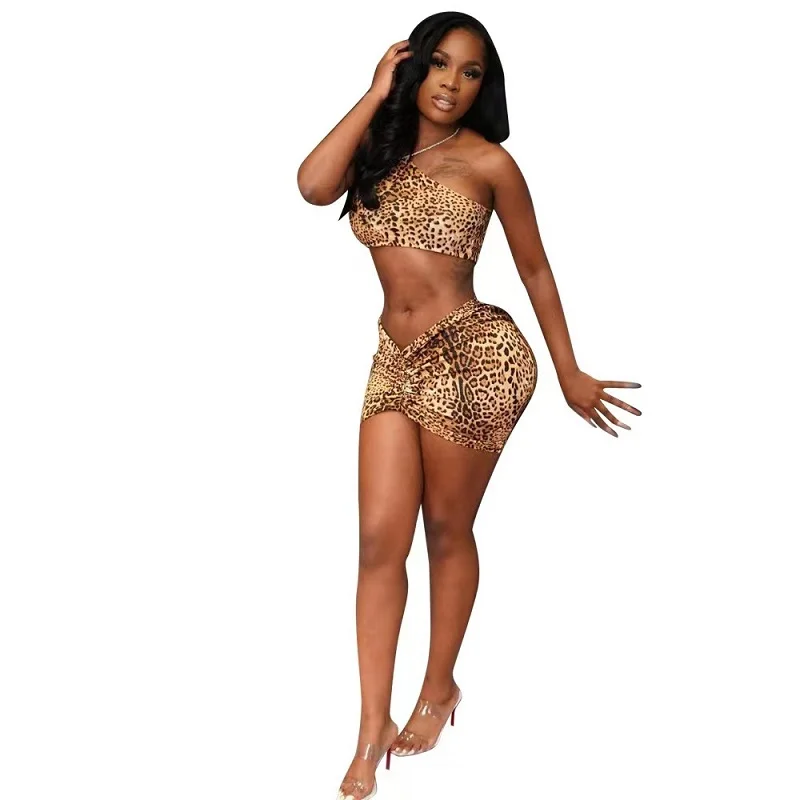 Боди с леопардовым принтом на одно плечо открытой спиной