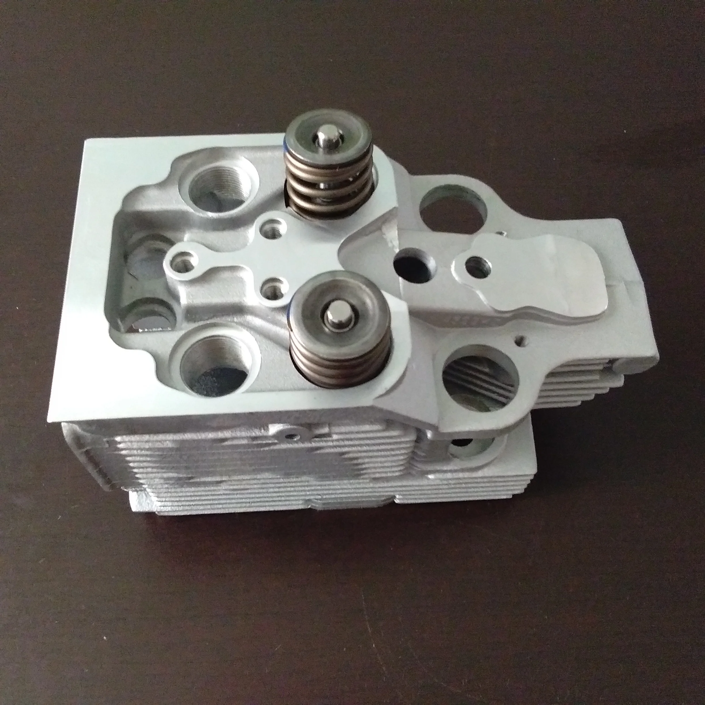 

Deutz BF6L914 engine parts cylinder head 04235409