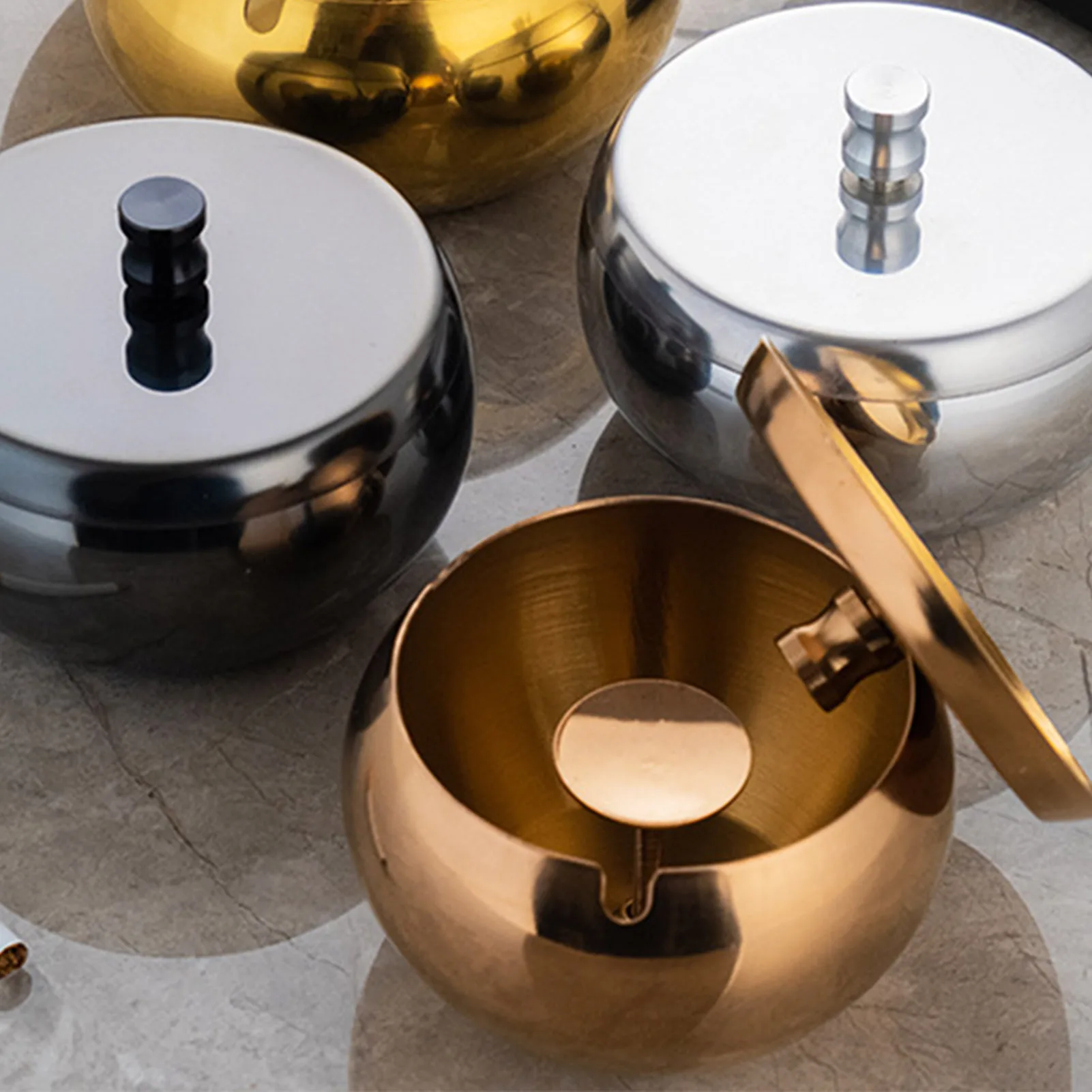 

Stainless Steel Windproof Ashtray With Lid Ash Tray With 3 U-slot Holders Smokeless Odorless Ash Holder Modern Stylish Portable