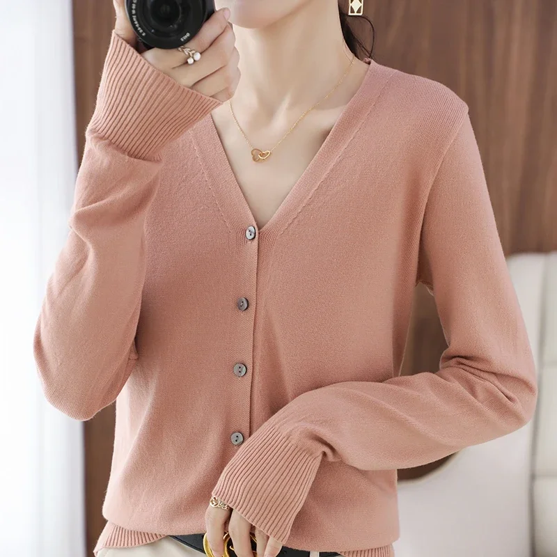 Женский трикотажный кардиган короткий свитер с V-образным вырезом модель F421 на