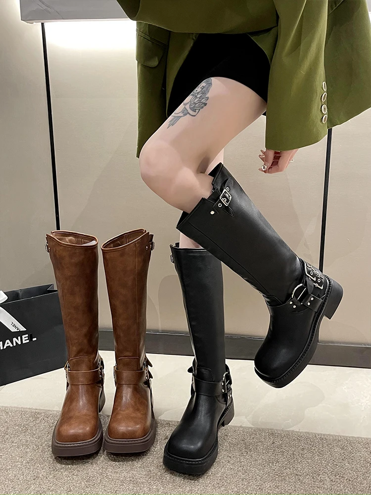 

Женские ботинки, новинка 2023, роскошные дизайнерские привлекательные ботинки до бедра на высоком каблуке, с круглым носком, модная кожаная обувь на среднем каблуке, для осени