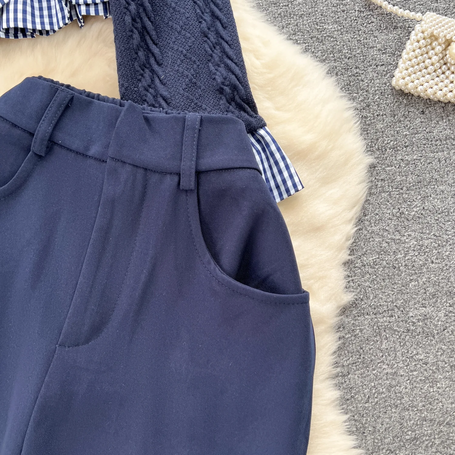 Женский трикотажный костюм из свитера и прямой юбки комплект двух предметов в