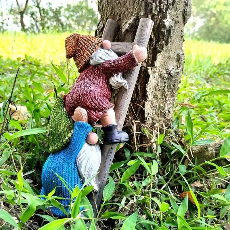 

Садовый гном из смолы