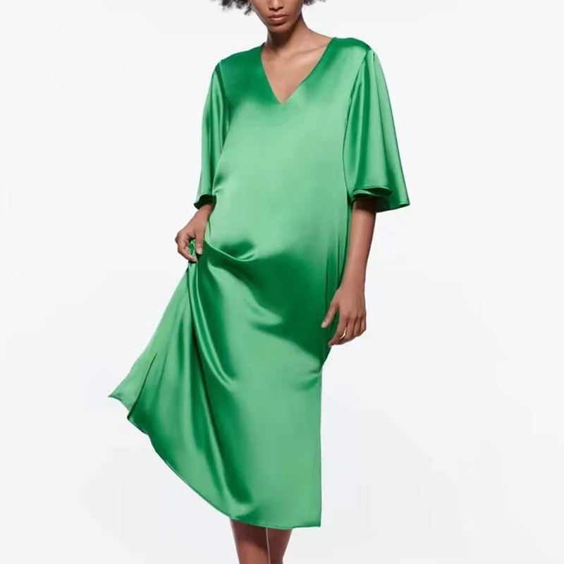 

Платье женское однотонное атласное с коротким рукавом и V-образным вырезом