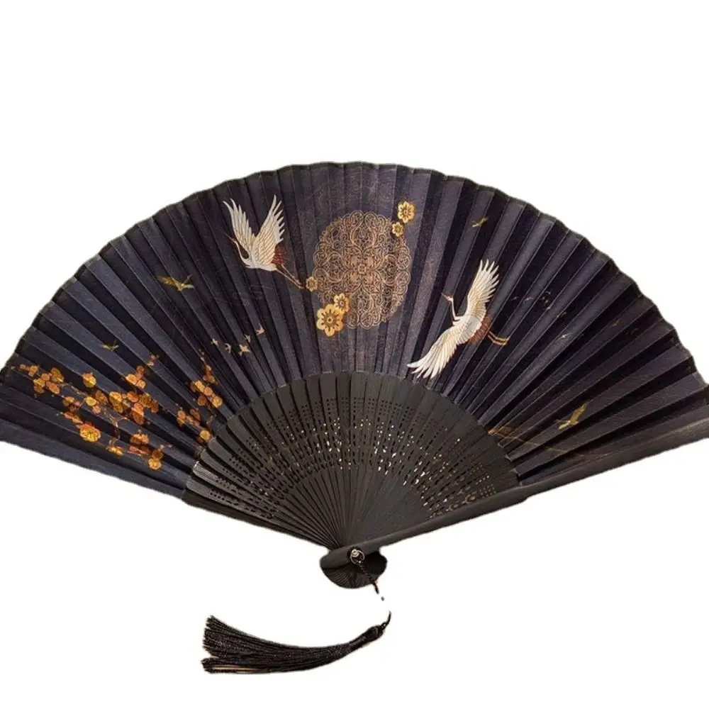 

Складной веер черного цвета